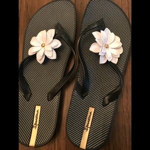 Ipanema Flip Flops with White Flower-new